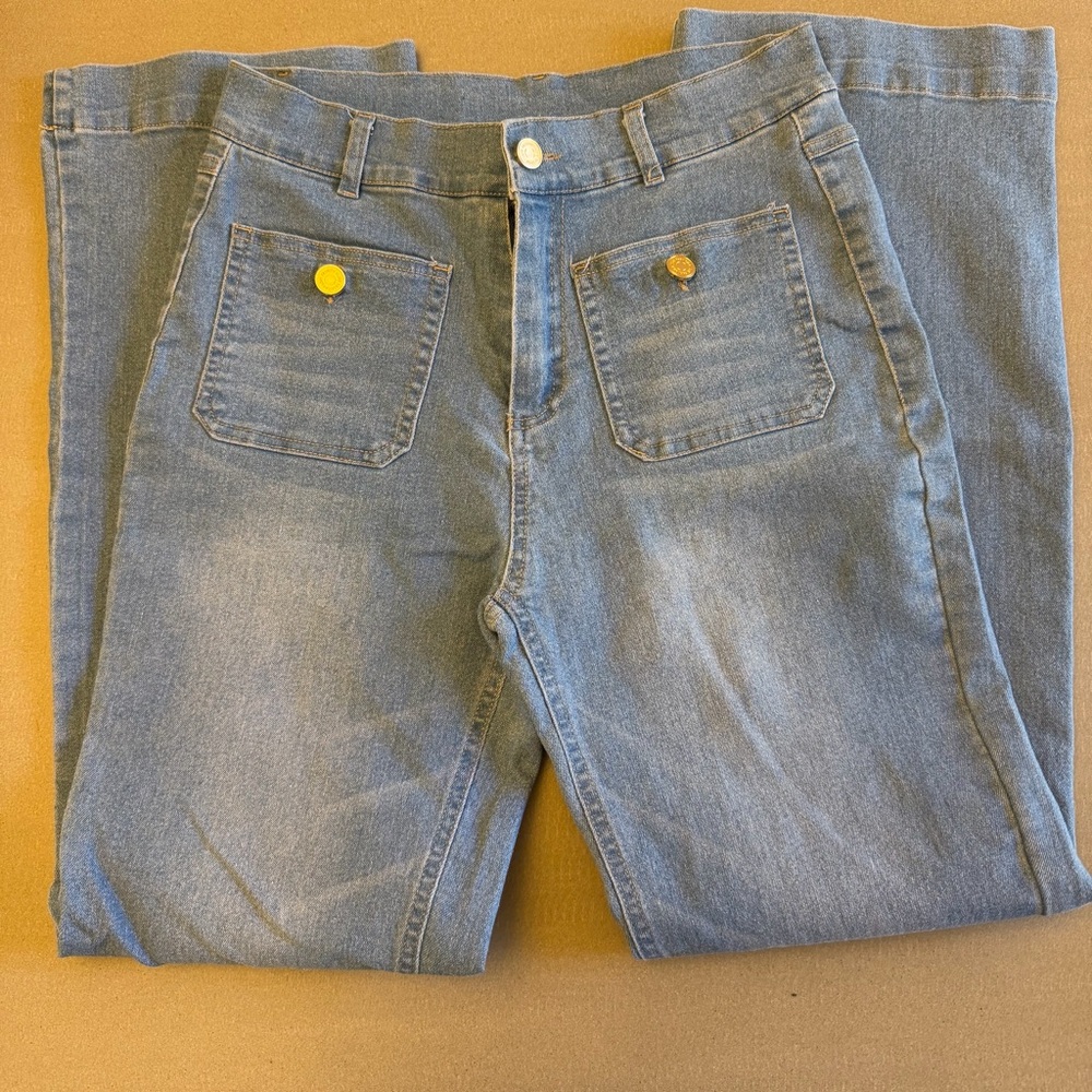 Women’s Wide Leg Denim Patch Pocket Jeans With Gold Buttons Lightwash Size S